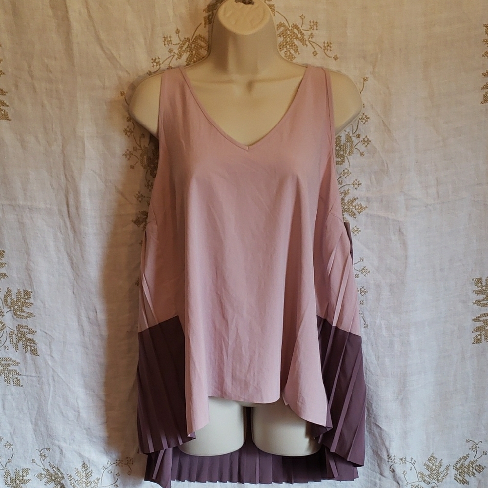 Athleta Swing Forward Pleated Tank